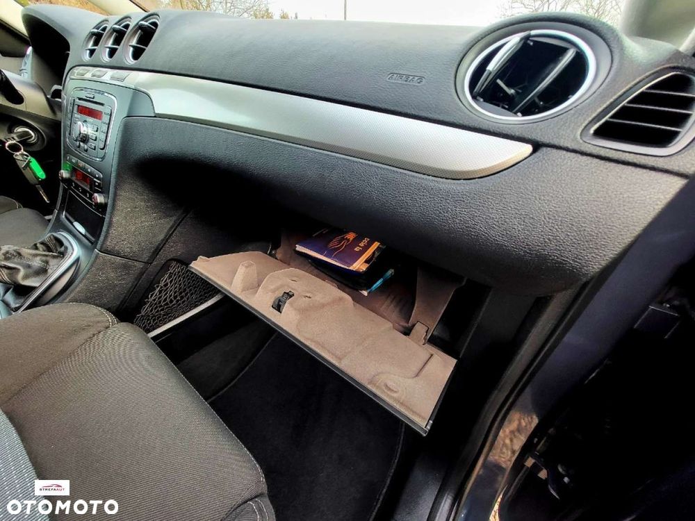 Ford S-Max - 13