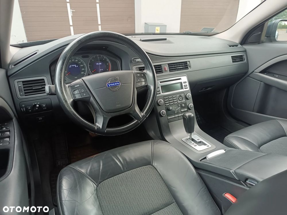 Volvo V70 2.4D Momentum - 27