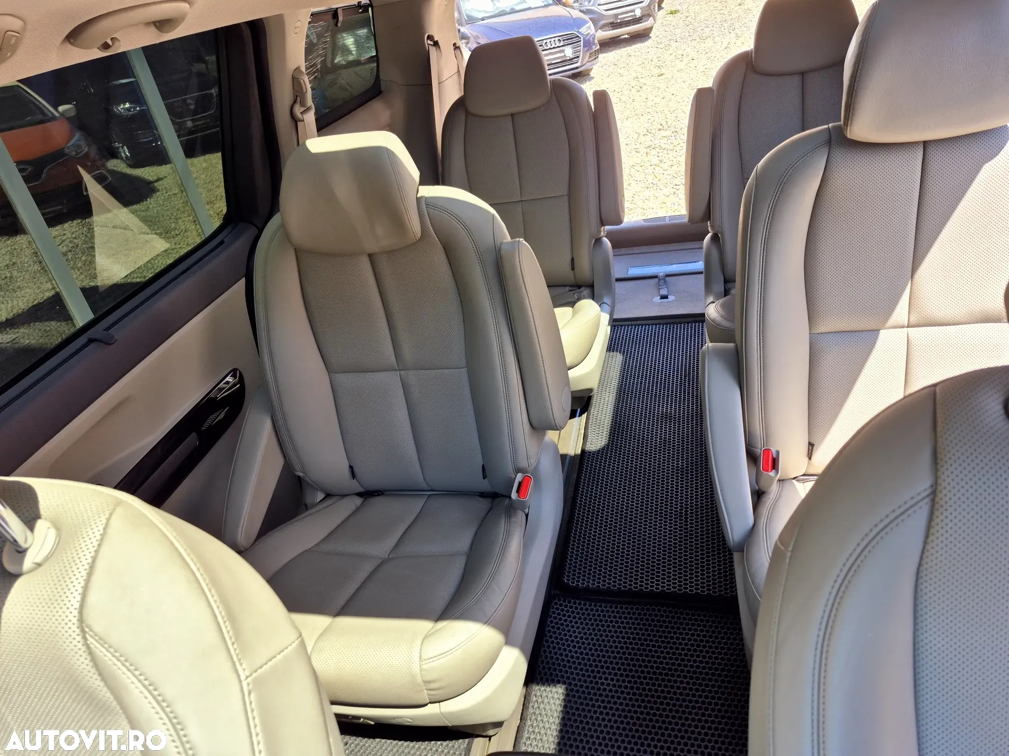 Kia Carnival - 18