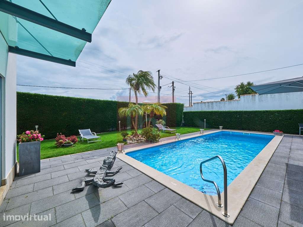 Moradia T4 de Luxo com piscina inserida no condominio privado em Sã... - Grande imagem: 2/60