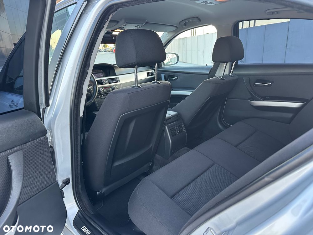 BMW Seria 3 318d - 14