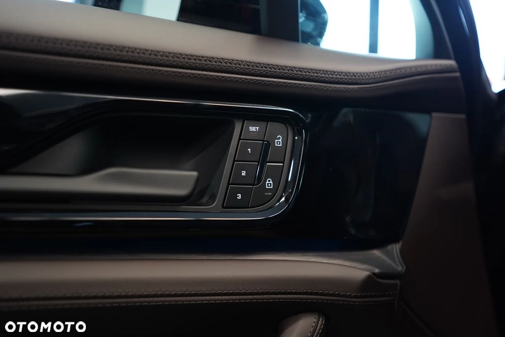 Porsche Panamera 4 E-Hybrid - 16