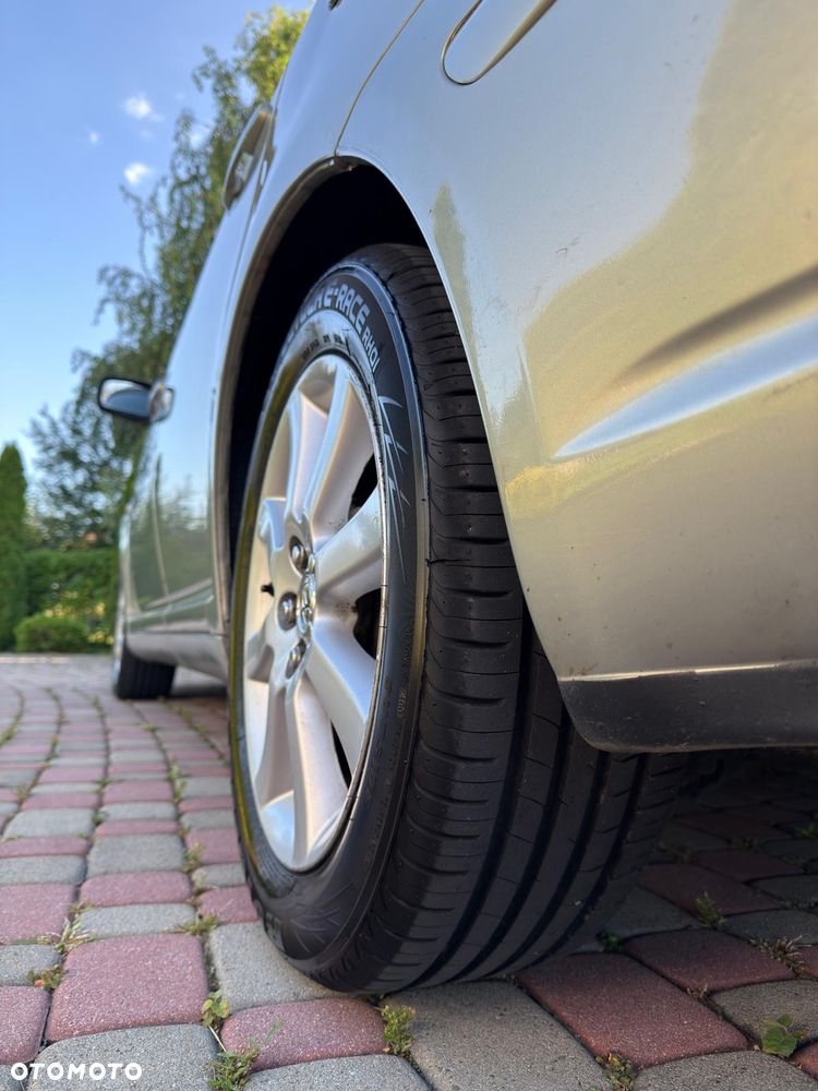 Toyota Avensis 1.8 VVT-i Sol - 12