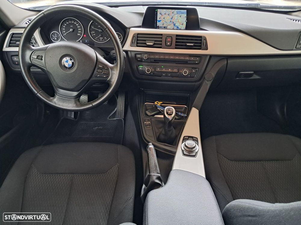 BMW 318 d - 11