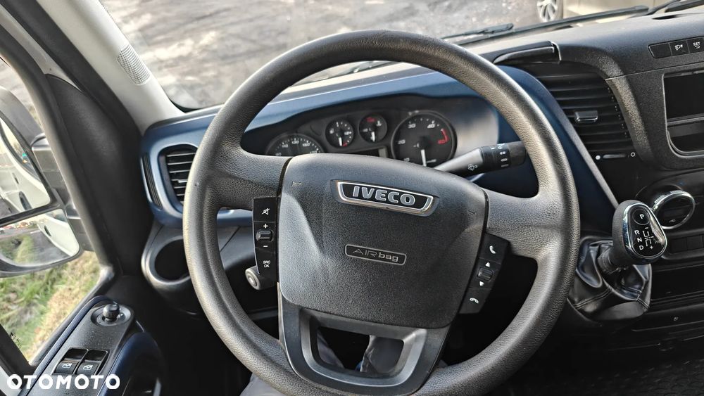 Iveco Daily 35C14  bliźniak brygadówka 7 osób - 16