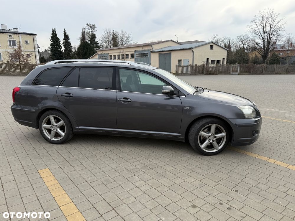 Toyota Avensis 2.2 D-CAT Team - 11