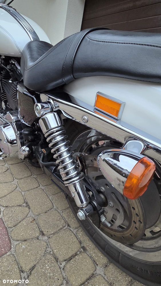 Harley-Davidson Sportster Custom 1200C - 11
