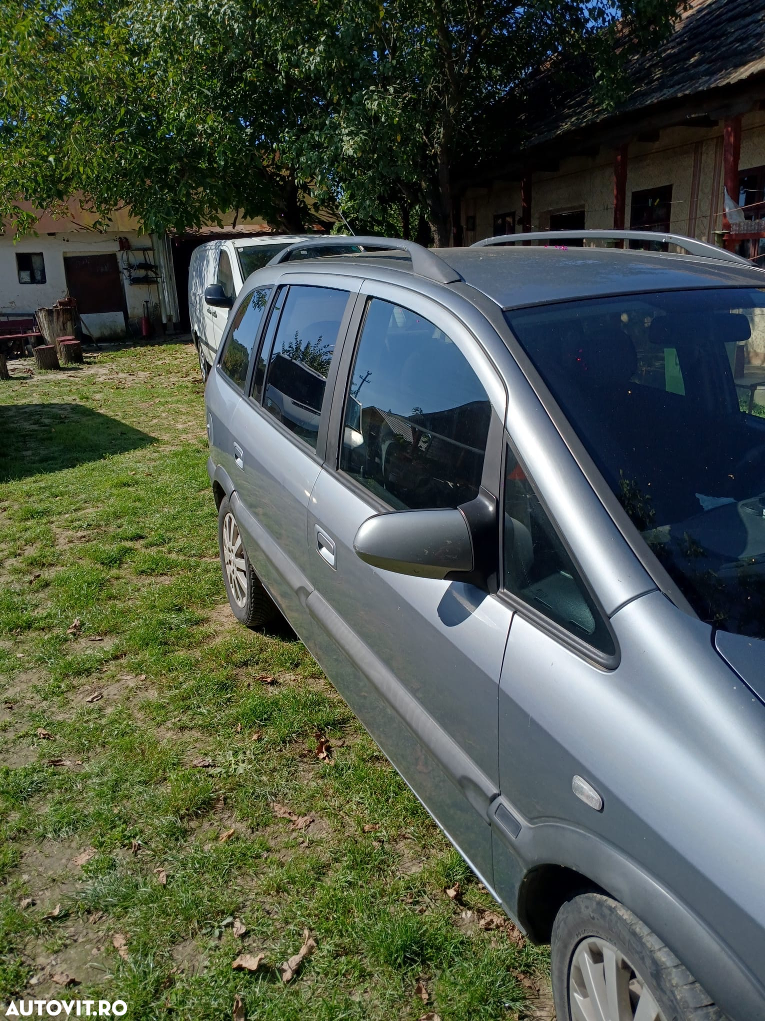 Opel Zafira 2.0 TDi Comfort - 2