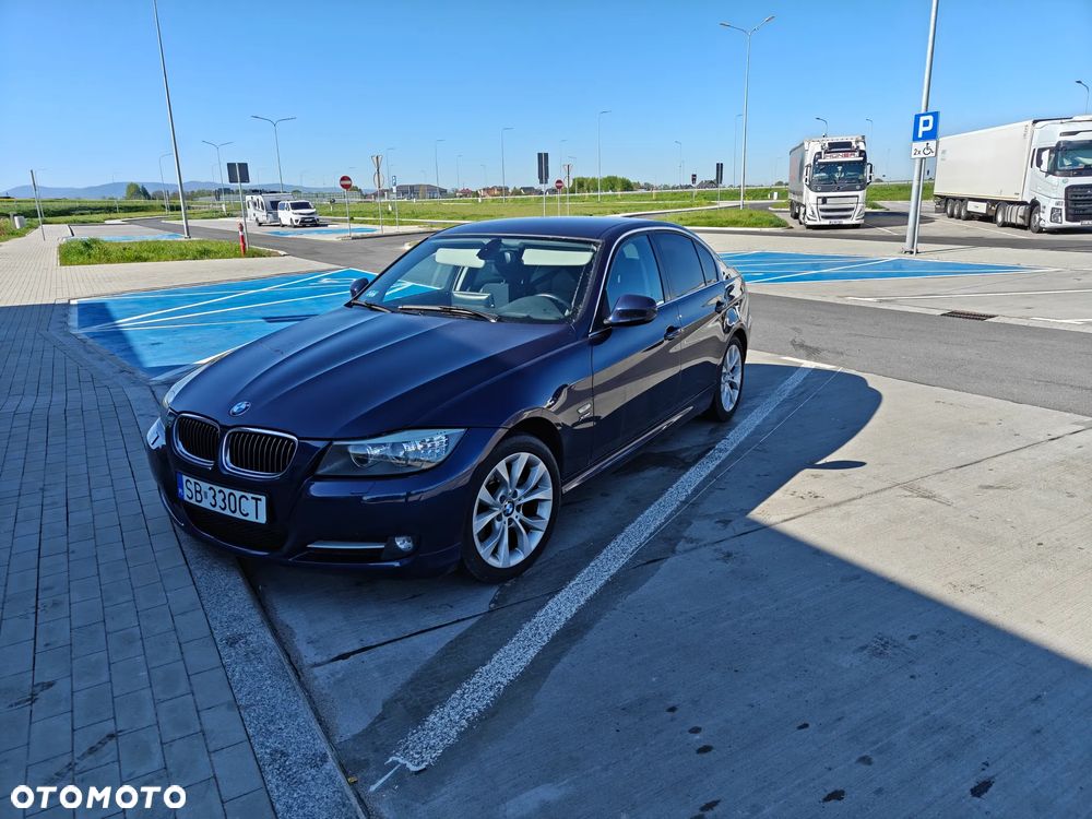 BMW 320D 2011 photo 2