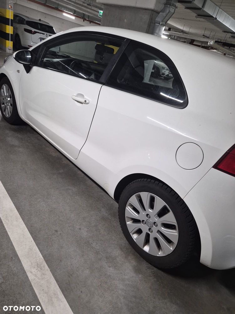 Kia Rio 1.2 M - 10