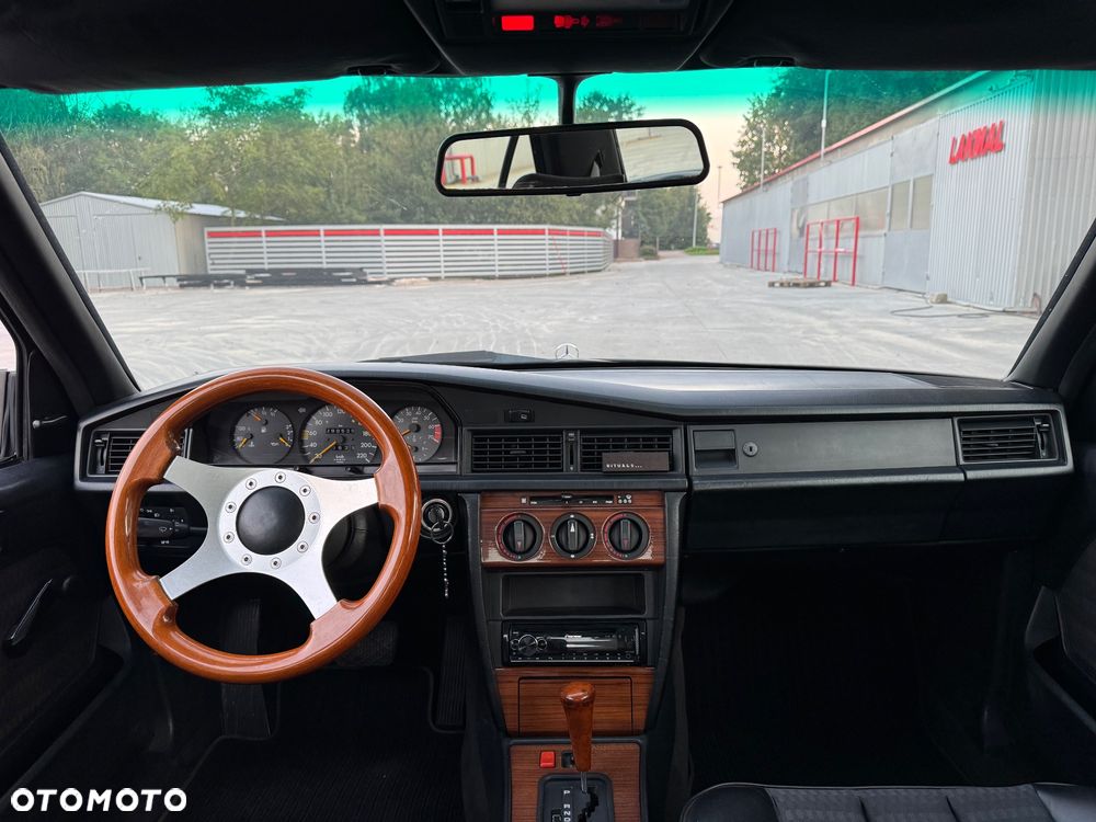 Mercedes-Benz W201 (190) - 6