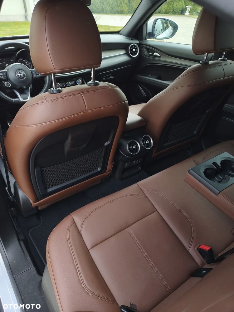 Alfa Romeo Stelvio 2.0 Turbo 16V AT8-Q4 Ti - 33