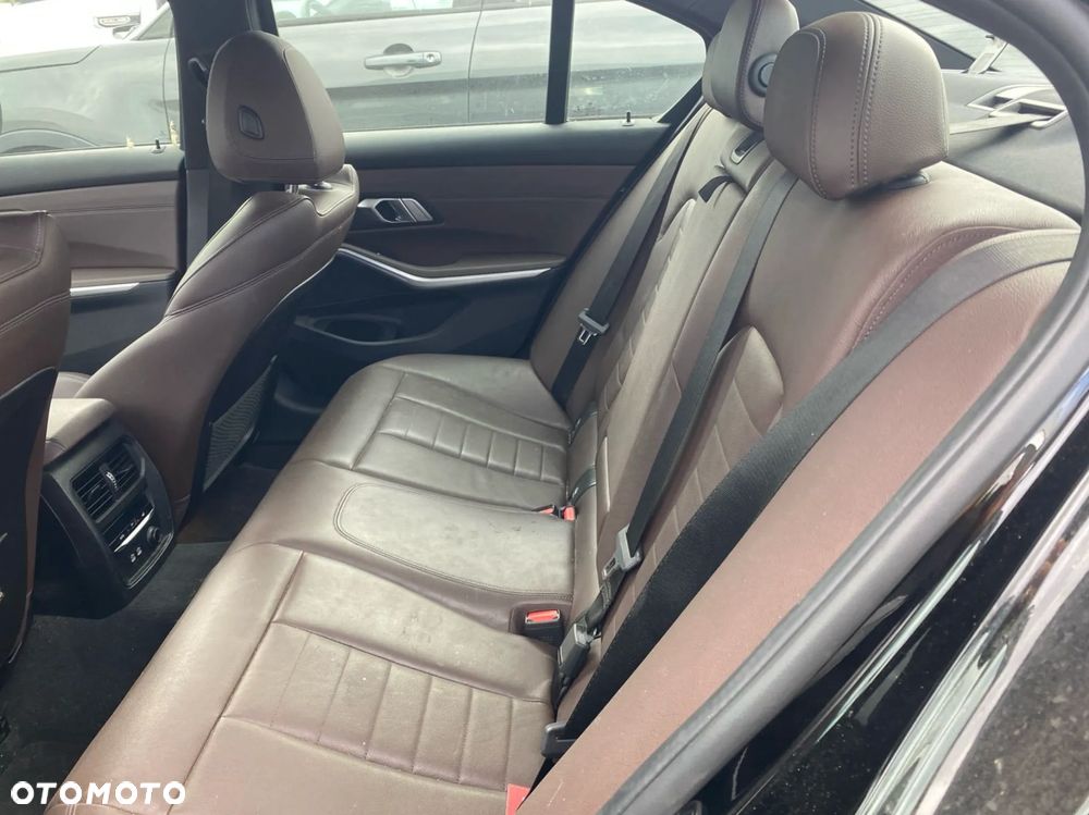 BMW Seria 3 330i M Sport - 7
