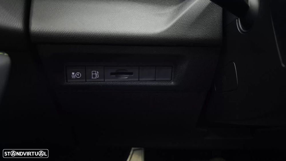 Peugeot 308 180 e-EAT8 GT - 32
