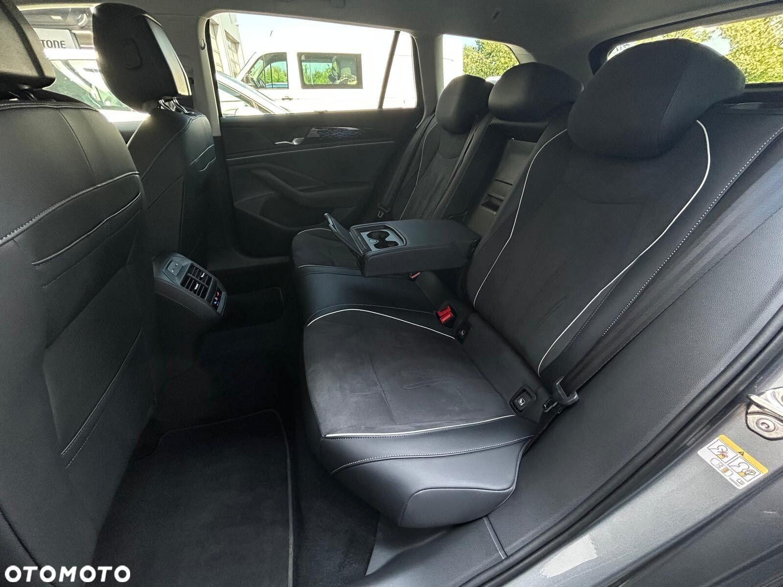 Volkswagen Passat 2.0 TDI SCR Elegance DSG - 18
