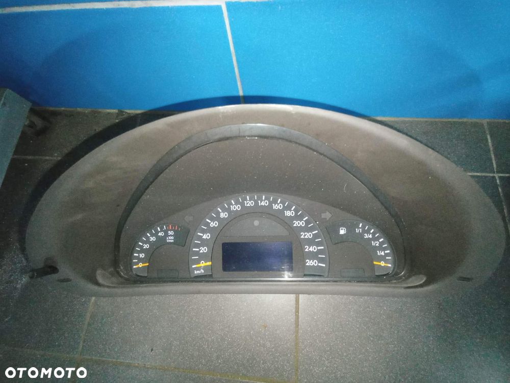 Licznik mercedes w203 a2035403911 - 1