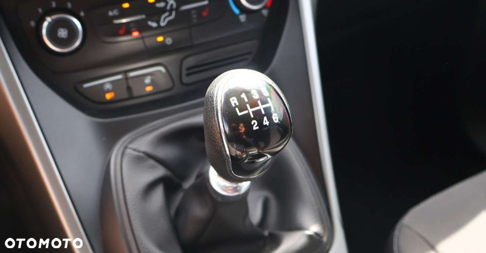 Ford Kuga - 25