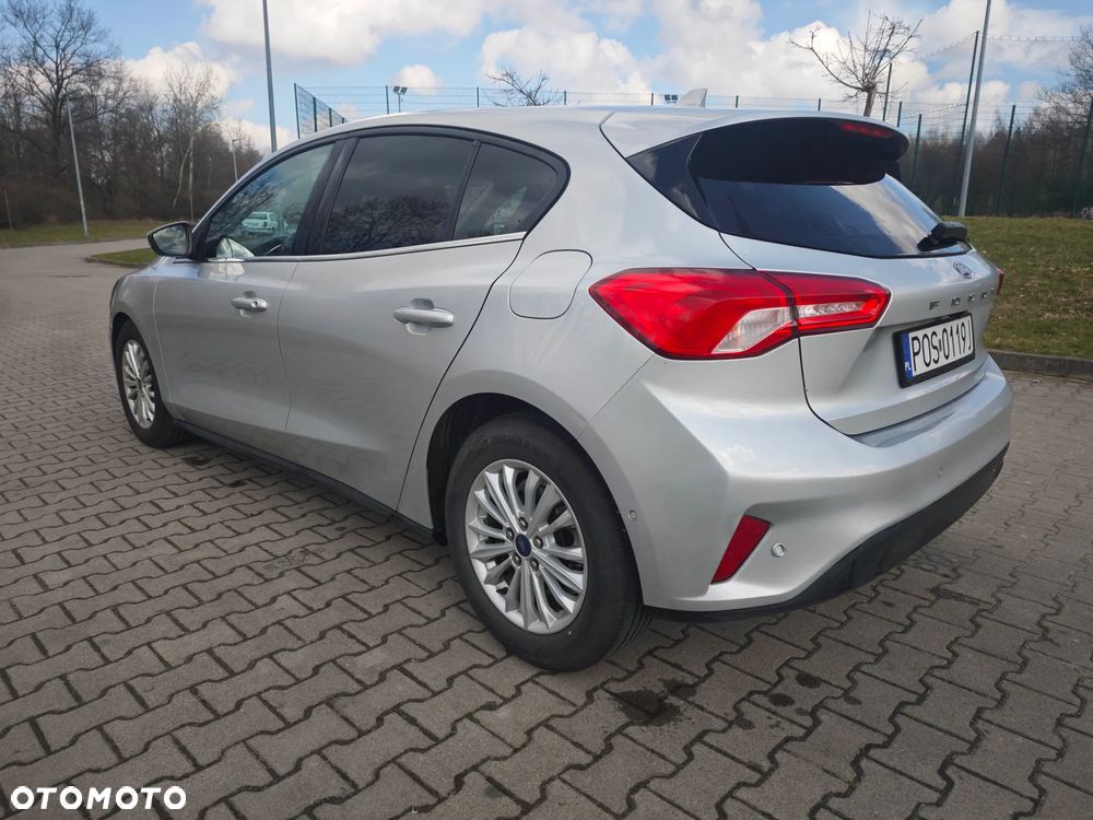 Ford Focus 1.0 EcoBoost Hybrid TITANIUM - 3