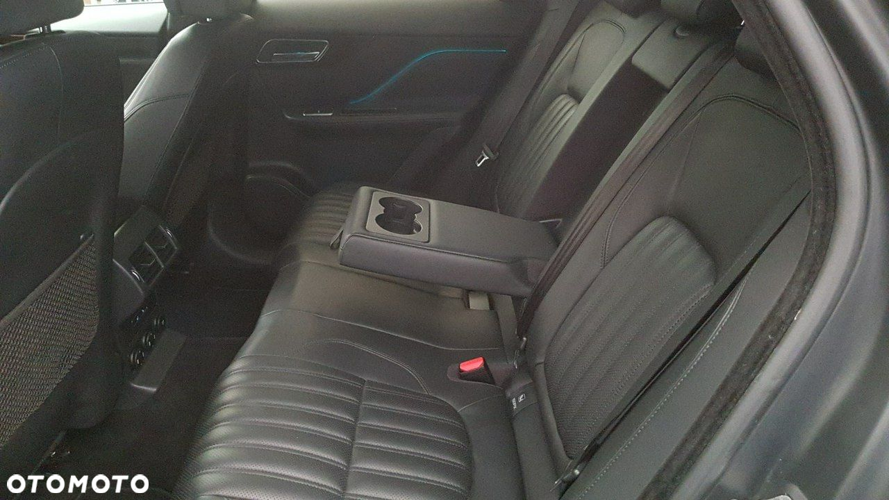 Jaguar F-Pace - 22