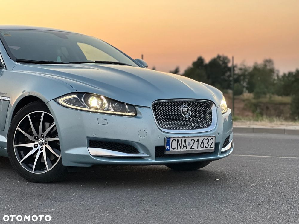 Jaguar XF 3.0 V6 D Luxury - 6