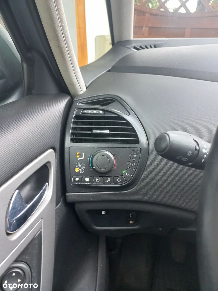 Citroën C4 Picasso 1.8 16V Tendance - 23