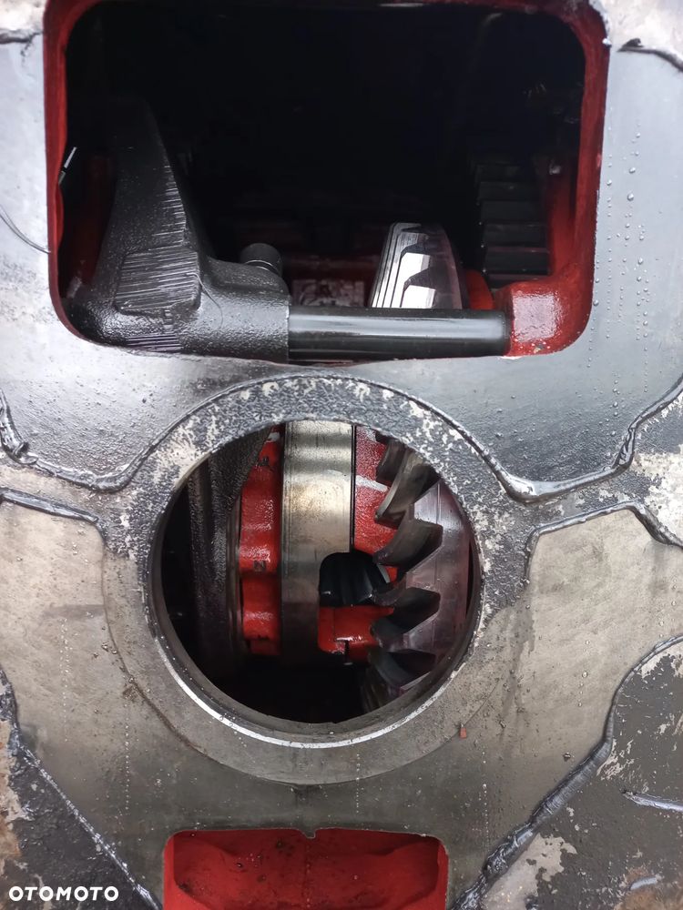 Deutz fahr DX 3.90,3.70,3.10,3.30, 3.65, 3.75,3.50,3.60, G70,4337918,4378828,4342689.WAŁEK,atak,synchronizator,podnośnik,mechanizm różnicowy,koło zębate,łożysko,piasta,most,kabina,silnik,skrzynia,obudowa mostu,zwolnice,koła,maska,części - 15