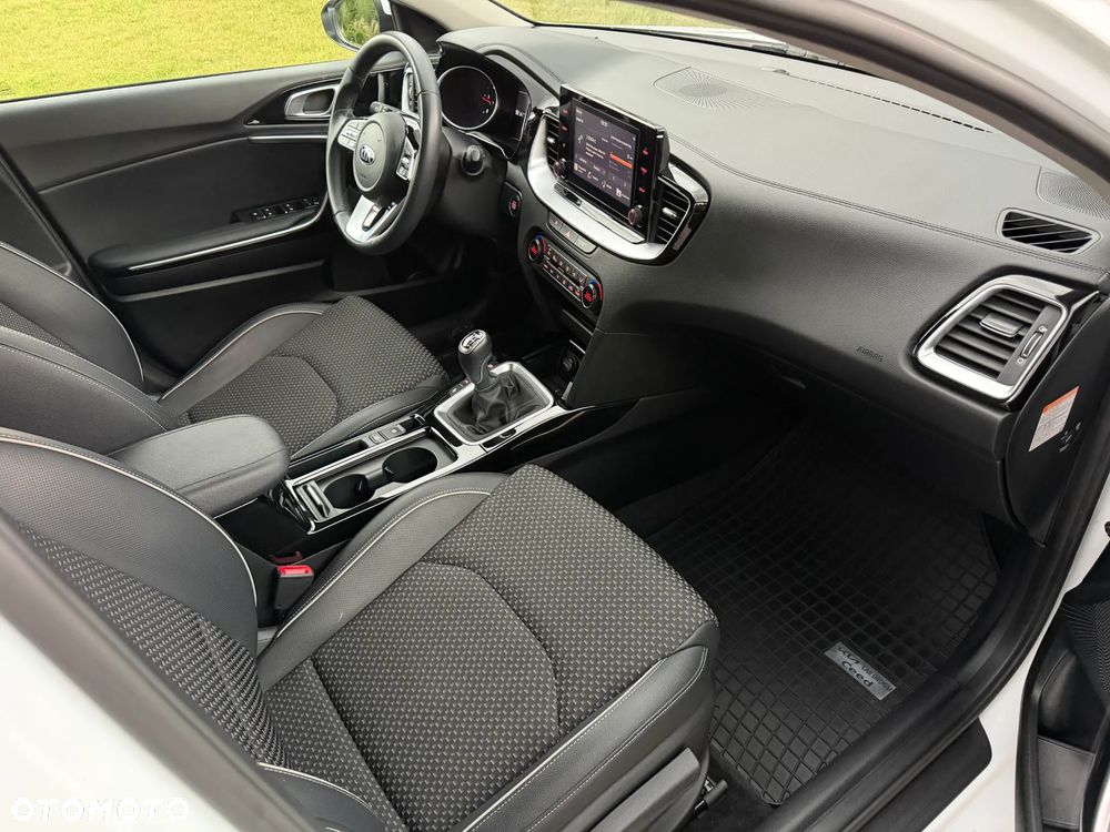 Kia Ceed 1.6 CRDi mHEV L - 11