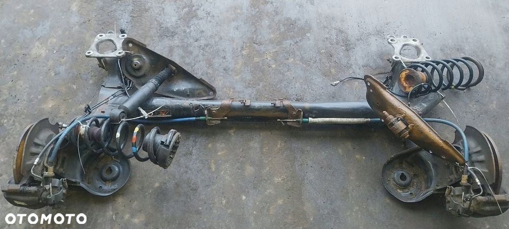 BELKA OŚ ZAWIESZENIA TYŁ TARCZE Z ABS PEUGEOT 5008 I - 1