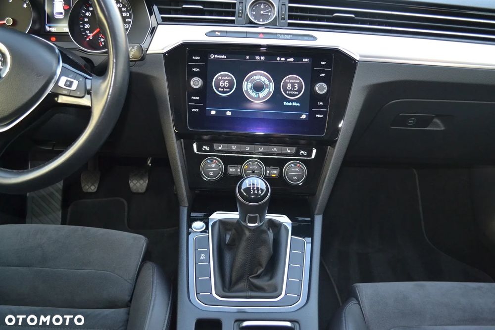 Volkswagen Passat 2.0 TDI (BlueMotion Technology) Highline - 30