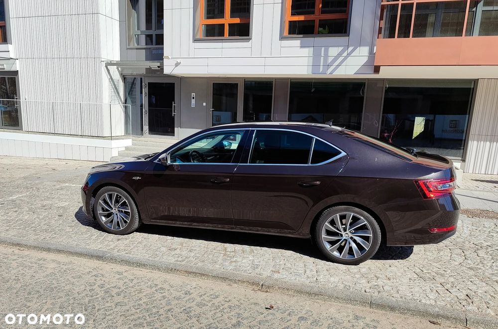 Skoda Superb 2.0 TDI L&K DSG - 2