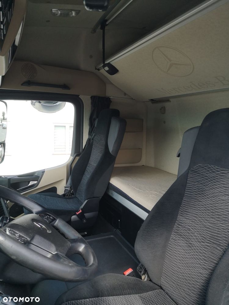 Mercedes-Benz Actros - 11