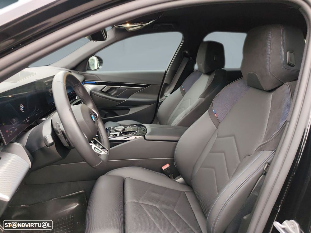 BMW 520 d Pack Desportivo M - 11