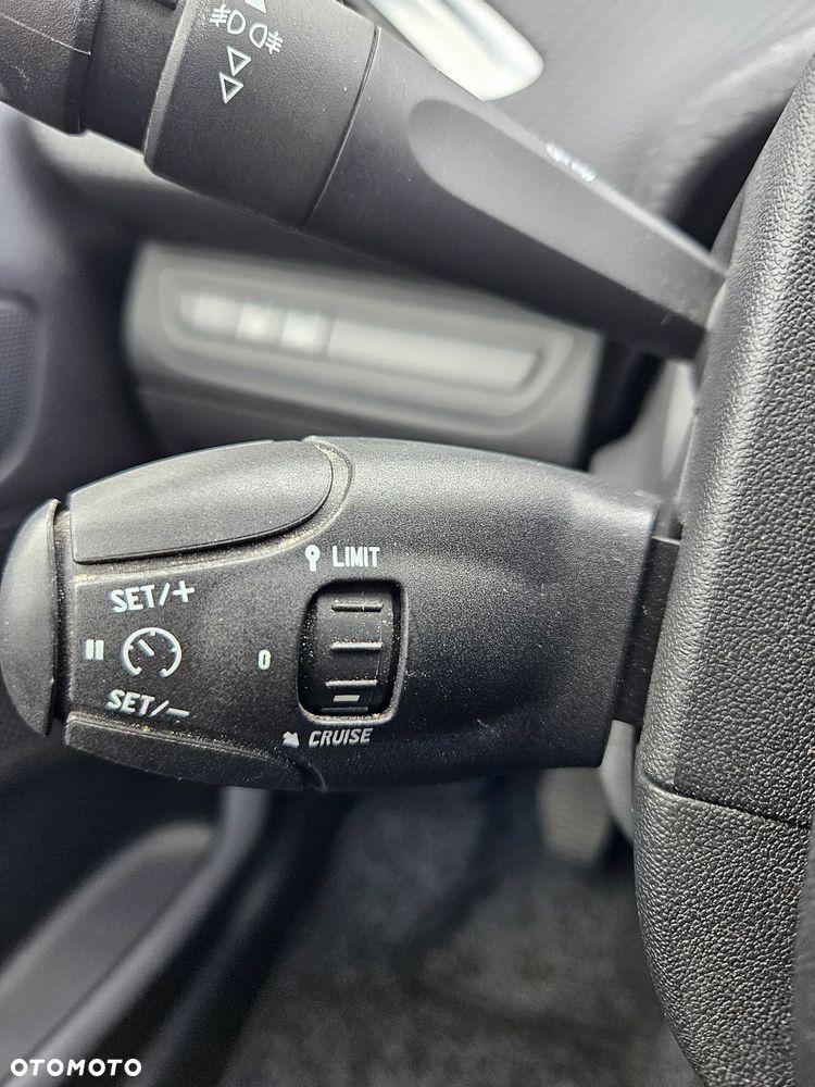 Peugeot 2008 BlueHDi 100 STOP & START Allure - 18