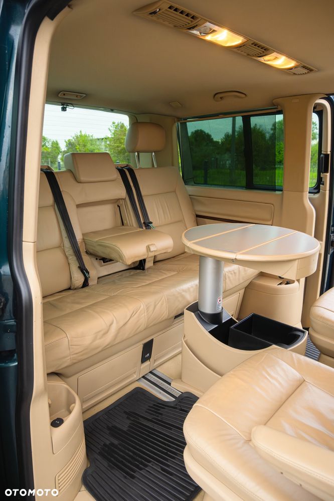 Volkswagen Multivan - 25