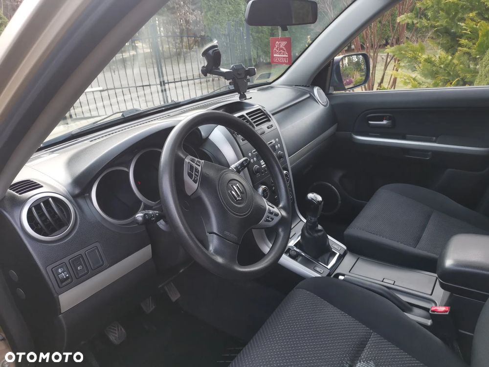 Suzuki Grand Vitara 2.0 De luxe - 9