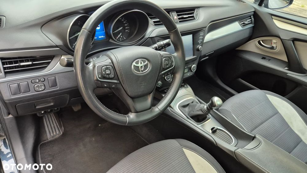Toyota Avensis Touring Sports 1.8 Executive - 17