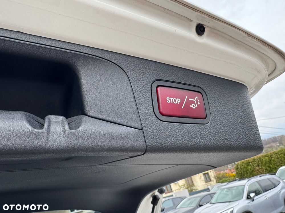 Mercedes-Benz GLC 250 4Matic 9G-TRONIC AMG Line - 29