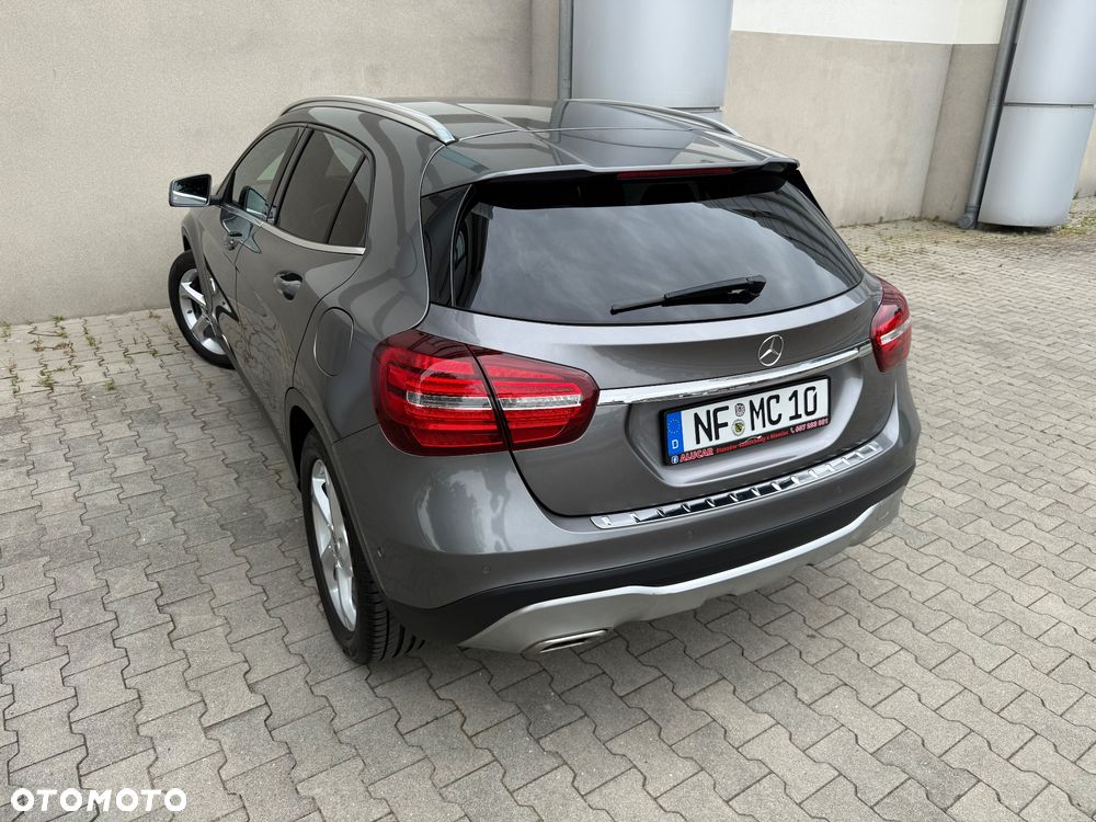 Mercedes-Benz GLA 180 7G-DCT Peak Edition - 15