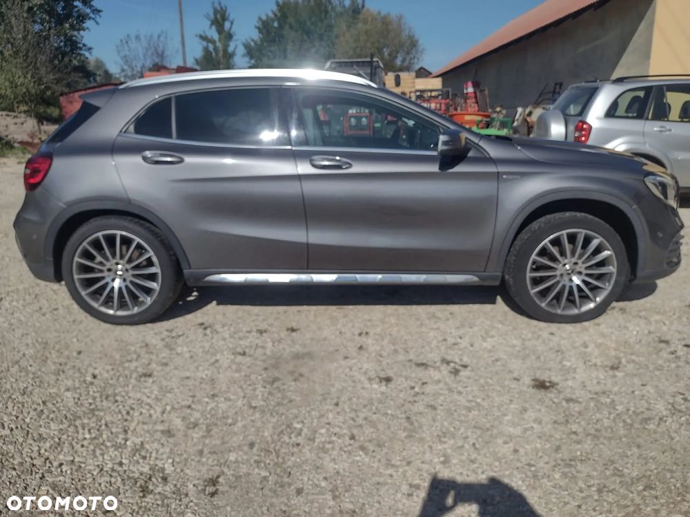 Mercedes-Benz GLA - 12
