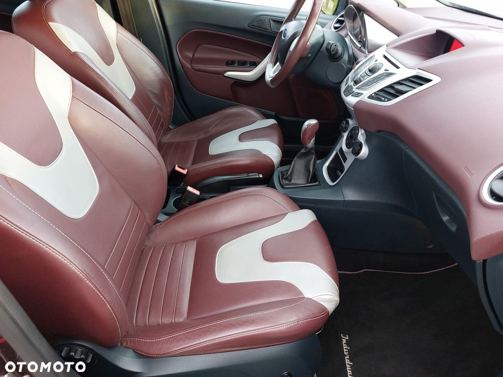 Ford Fiesta - 25
