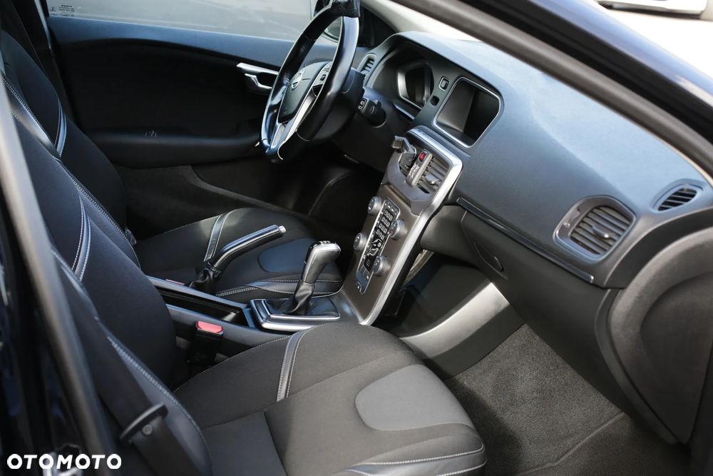 Volvo V40 D4 Drive-E R-Design Momentum - 11