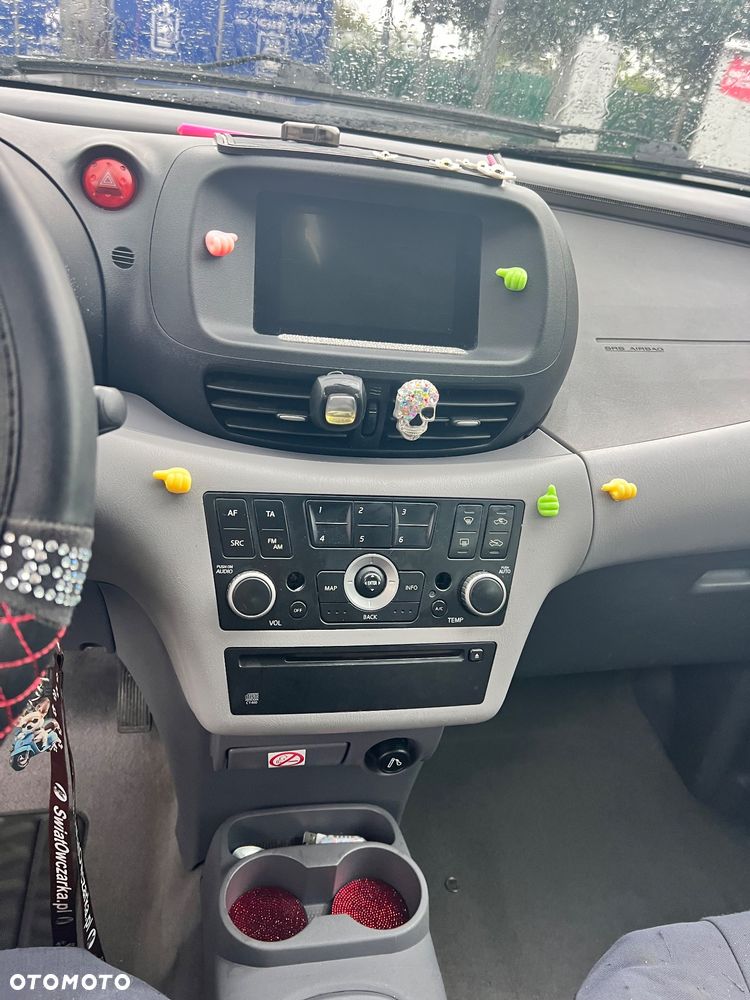 Nissan Almera Tino - 7