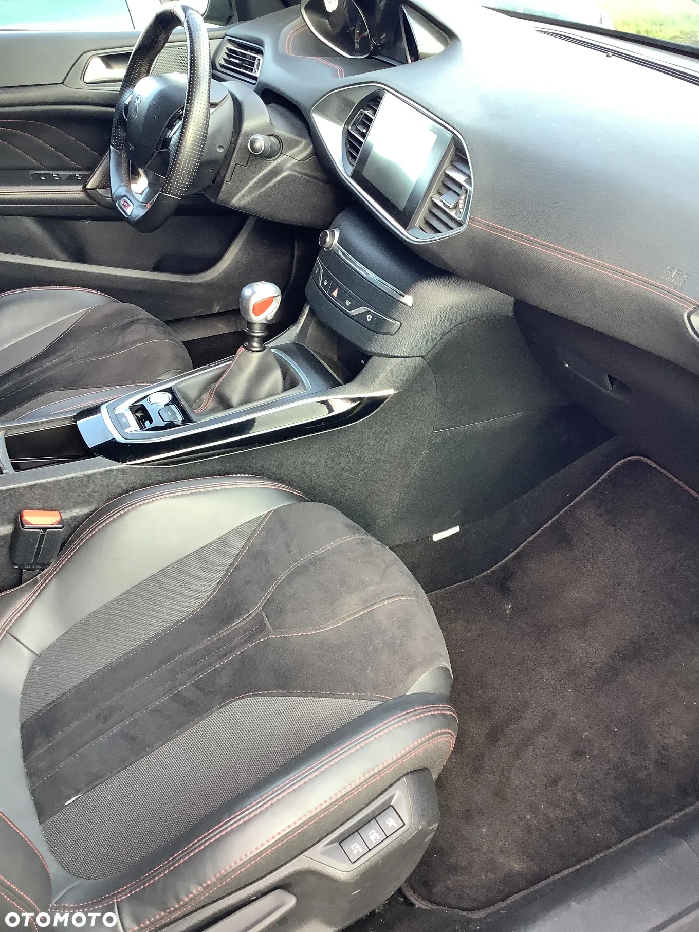 Peugeot 308 1.6 e-THP GTi by Sport S&S - 5