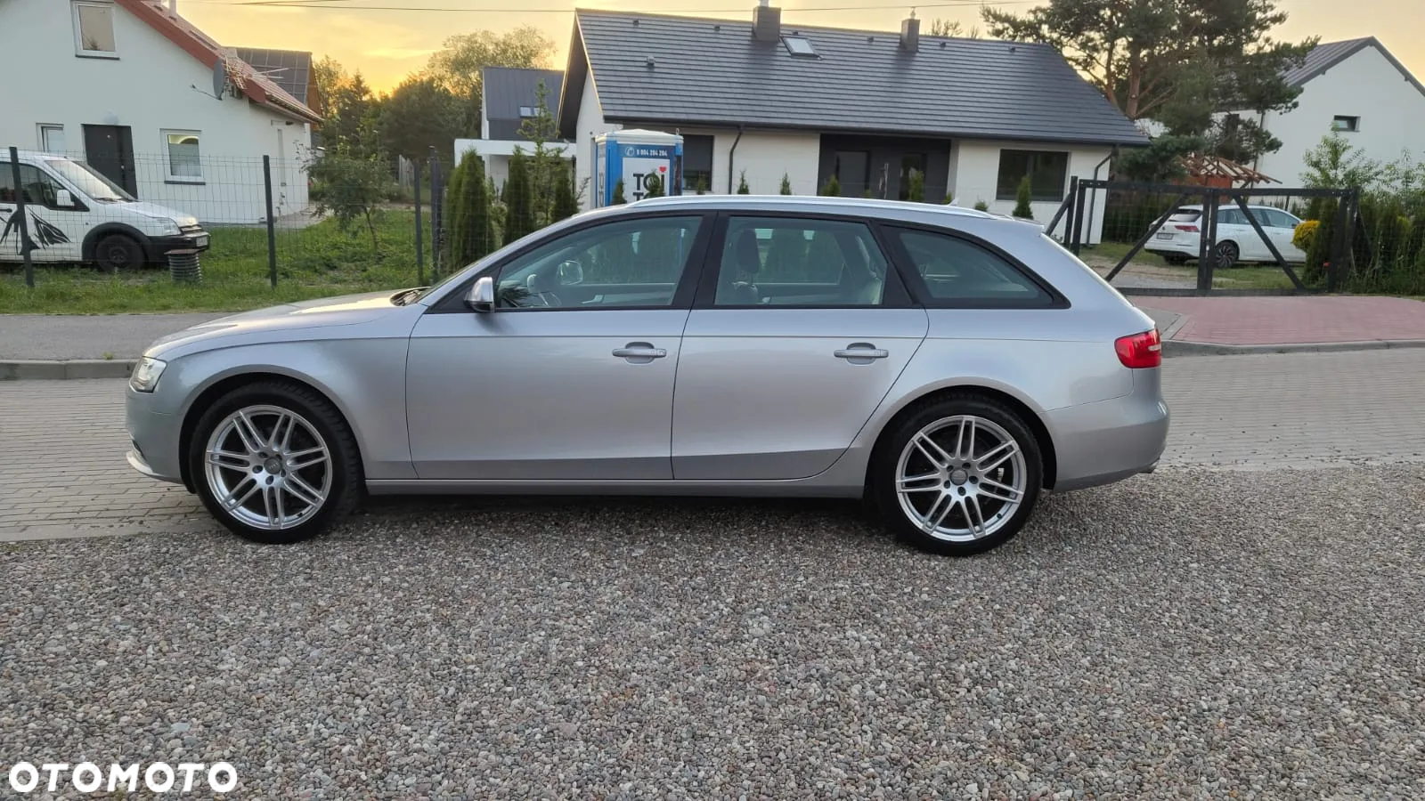 Audi A4 Avant 2.0 TDI DPF clean diesel multitronic Attraction - 14