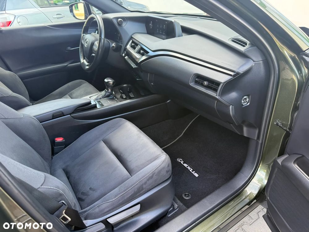 Lexus UX 250h F Sport 2WD - 36