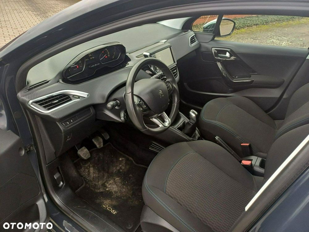 Peugeot 208 - 17