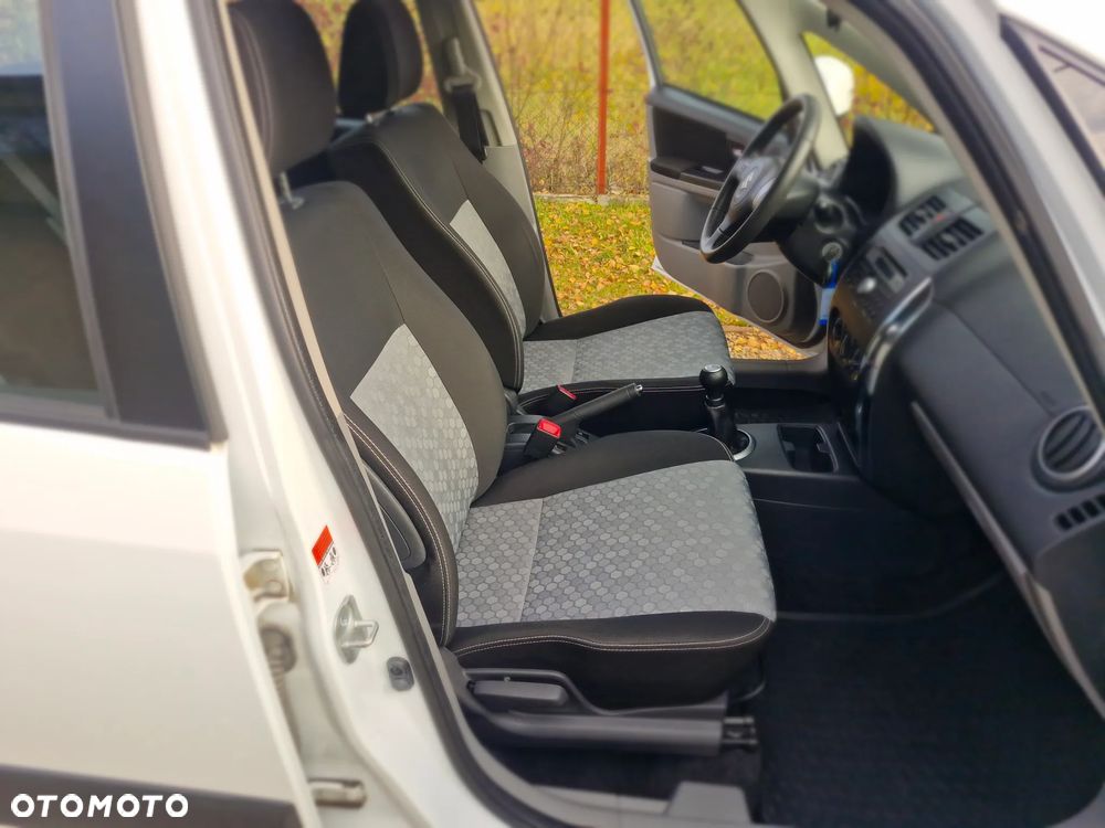 Suzuki SX4 1.6 VVT 4x4 Comfort - 9