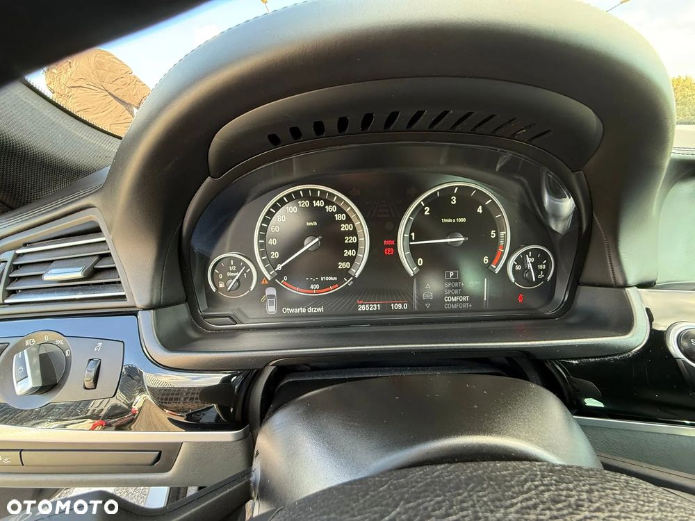 BMW Seria 5 525d xDrive - 16