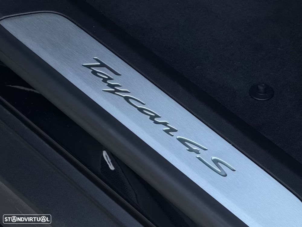 Porsche Taycan Cross Turismo - 18