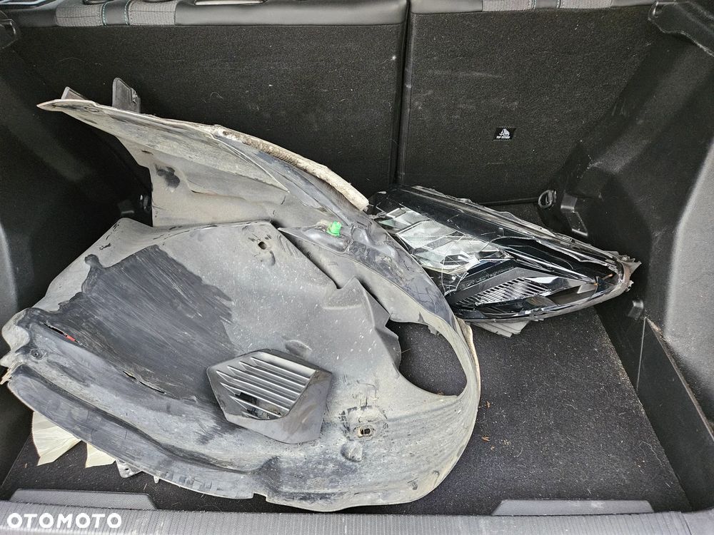 Peugeot 2008 PureTech 130 EAT8 Allure - 12